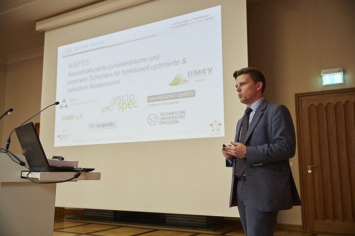 Foto: © Marco Warmuth – Der Wachstumskern BioSAM präsentierte den Teilnehmern mit einem eigenen Panel seine Wachstumsstrategie und Informationen zu Biologischen Sensor-Aktor-Systemen. Foto: © Marco Warmuth – Der Wachstumskern BioSAM präsentierte den Teilnehmern mit einem eigenen Panel seine Wachstumsstrategie und Informationen zu Biologischen Sensor-Aktor-Systemen.